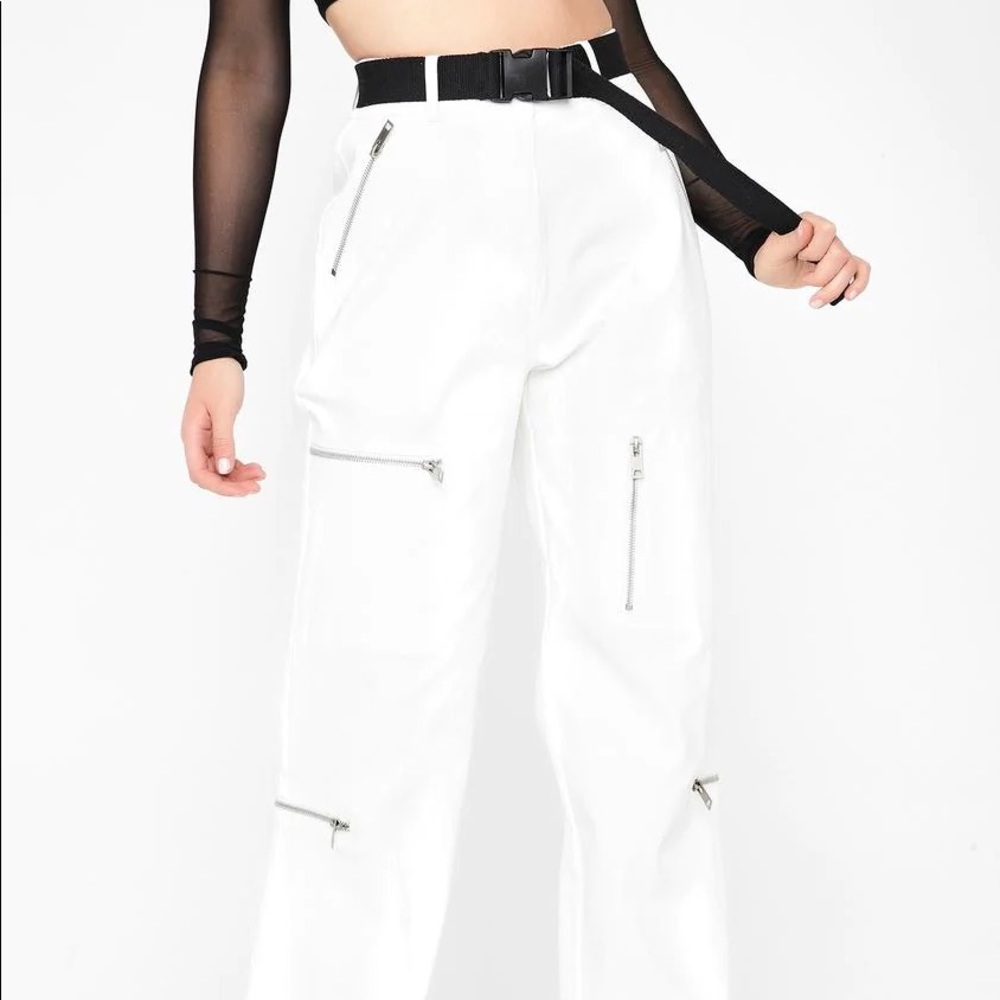 I.AM.GIA Elevara Pants White with zippers and black buckling belt